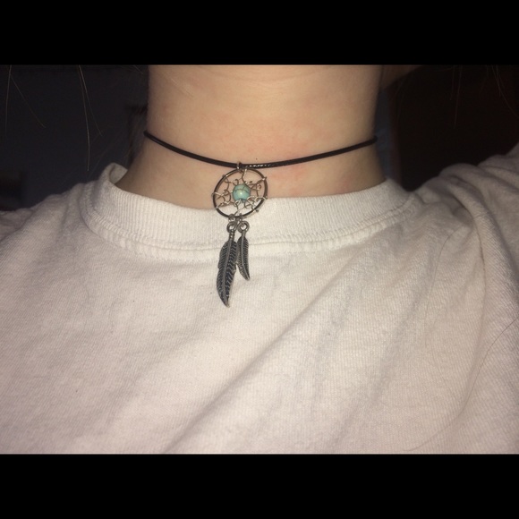 Choker - Picture 2 of 3